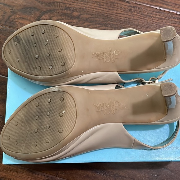 Life Stride Tender Taupe sling back pumps - Picture 4 of 4